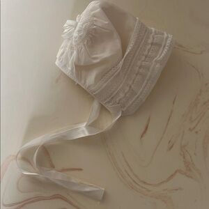 Vintage Elegant White Lace Bonnet